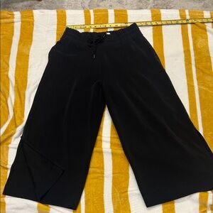Lululemon Athletica softstreme black cropped Pants size 10